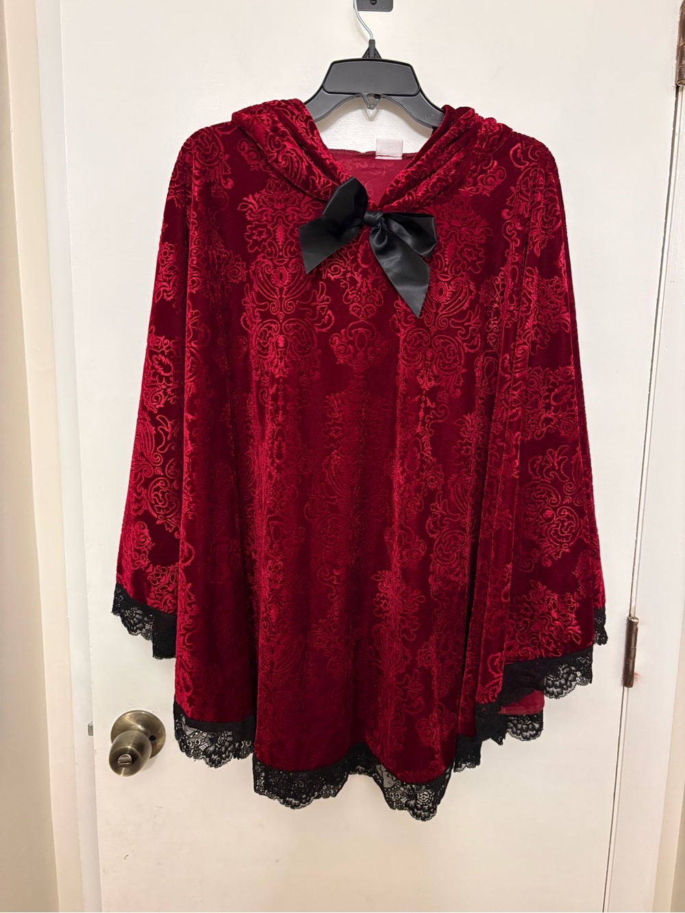 Spirit Halloween Little Red Riding Hood Poncho Velvet Burnout Cape Lace Goth OS